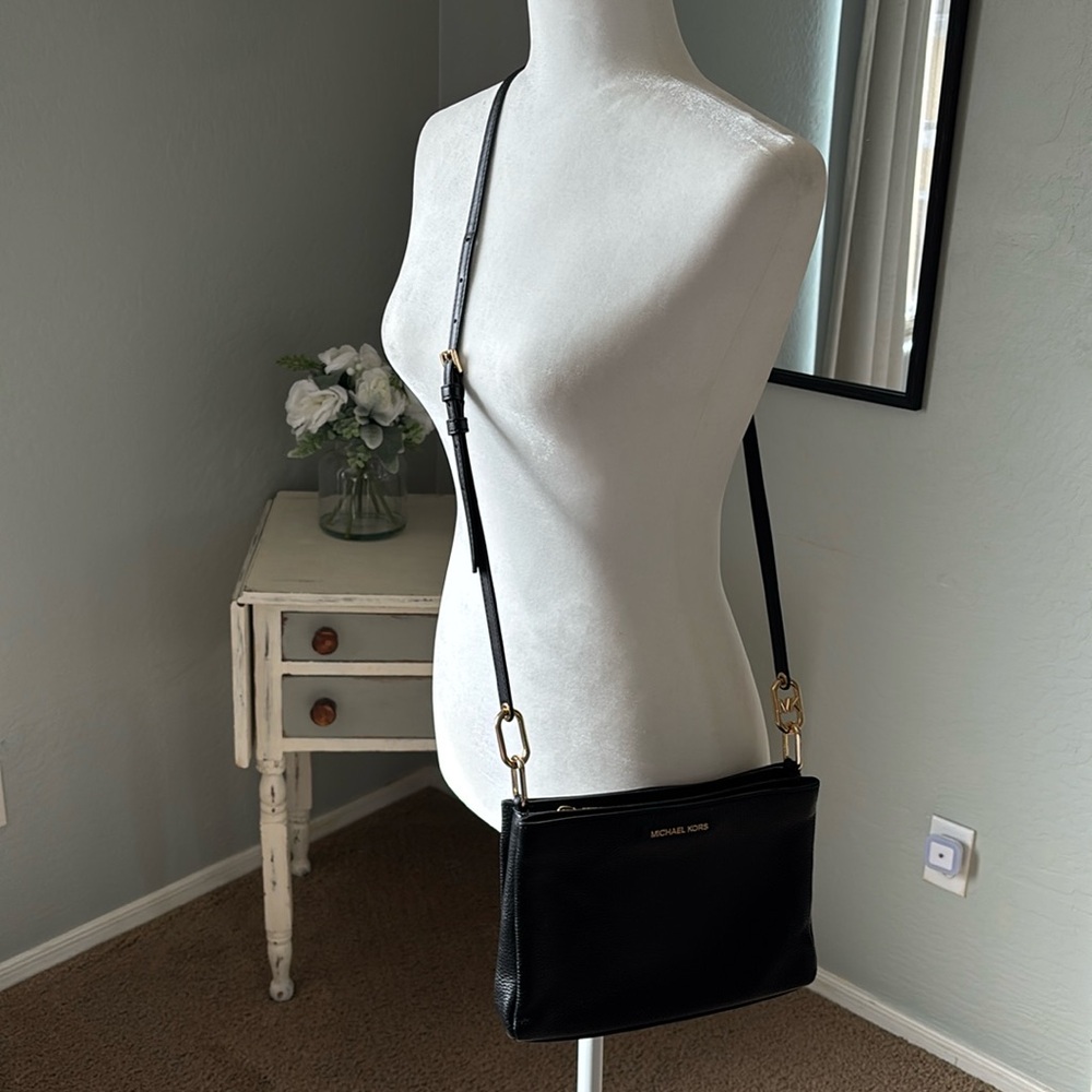 Michael Kors Black leather Crossbody EUC